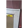 Image 2 : FIXTURE : Arched Top Mirror w/White Frame
