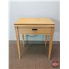 Image 2 : FIXTURE : Electric Singer Sewing Machine & Cabinet