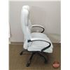 Image 2 : FIXTURE : White Office Chair (Missing Wheels) (46.5"H)