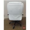 Image 3 : FIXTURE : White Office Chair (Missing Wheels) (46.5"H)