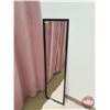 Image 2 : FIXTURE : Mirror w/Black Frame