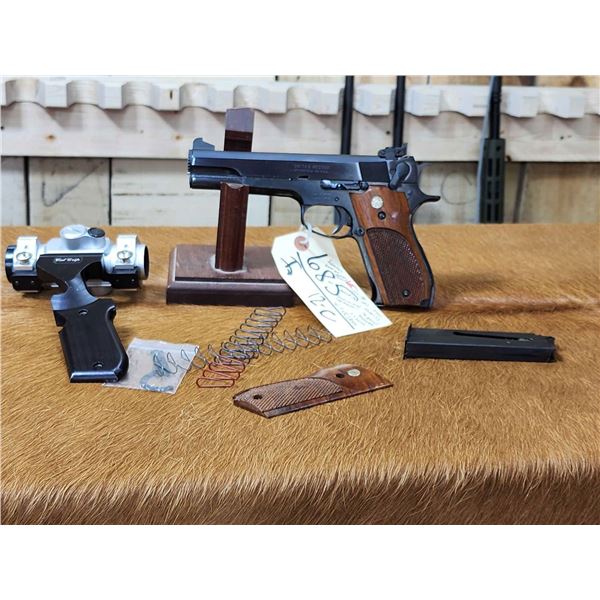 Smith & Wesson Model 52-2 .38 Special Wad Cutter Semi Auto Competition Pistol