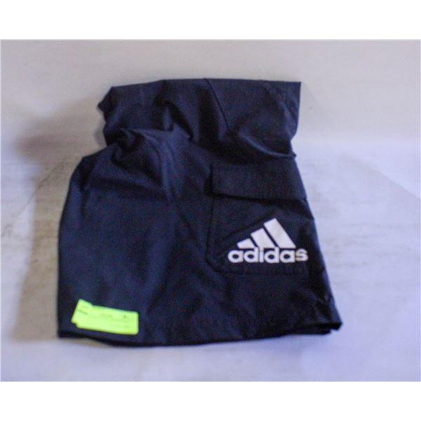 MENS ADIDAS GOLF SHORTS SIZE LARGE
