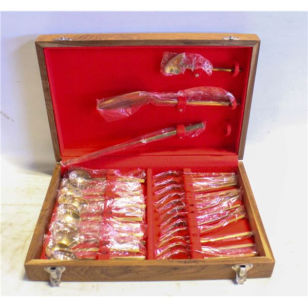 GOLD DESSERT 27 PIECE CUTLERY SET- NEW IN WOOD