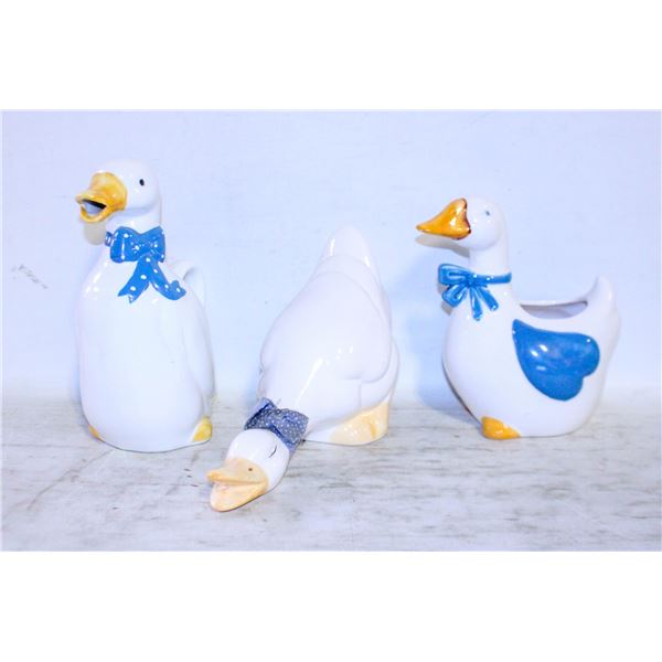 VINTAGE MOTHER GOOSE DECORATIVE ITEMS - ASSORTED