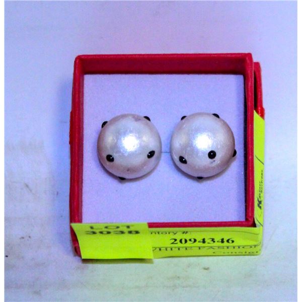 BLACK & WHITE FASHION STUD EARRINGS