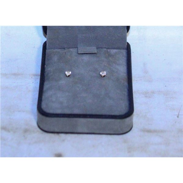 ESTATE STUD EARRINGS IN GIFT BOX