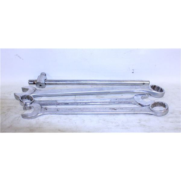 LOT OF 3 WRENCHS AND HEAVY DUTY SOCKET BAR