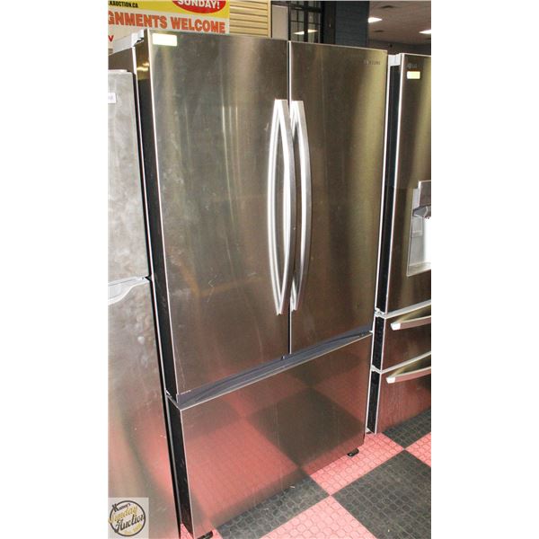 SAMSUNG DBL DOOR REFRIGERATOR MODEL RF32CG5100SR