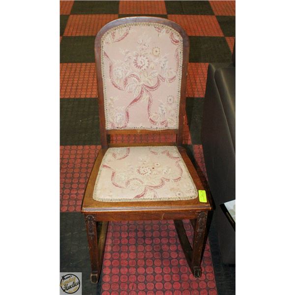 ANTIQUE NURSING ROCKING CHAIR WITH