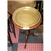 Image 1 : 3 FOOT SIDE TABLE WITH BRASS DISH 24" TALL