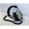 Image 1 : VINTAGE REALISTIC HEADPHONES