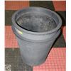 Image 1 : 2 LARGE PLANTERS
