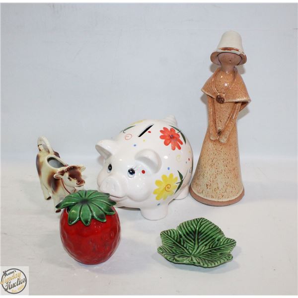 FLAT OF ASSORTED ORNAMENTS (5 ITEMS)
