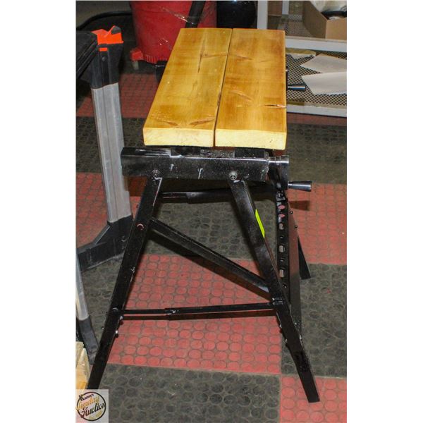 COLLAPSIBLE SAWHORSE WITH BUILT-IN CLAMP FUNCTION
