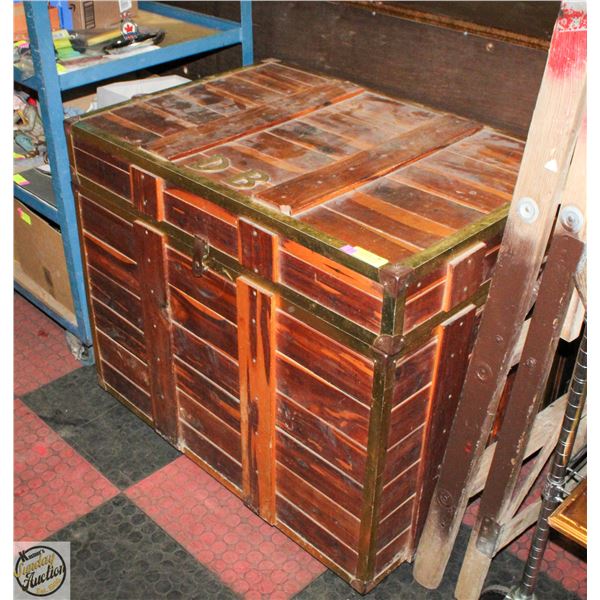 BRASS AND WOOD CHEST WITH INLAID BRASS "D B"