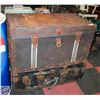 Image 1 : 2 ANTIQUE TRUNKS TOGETHER