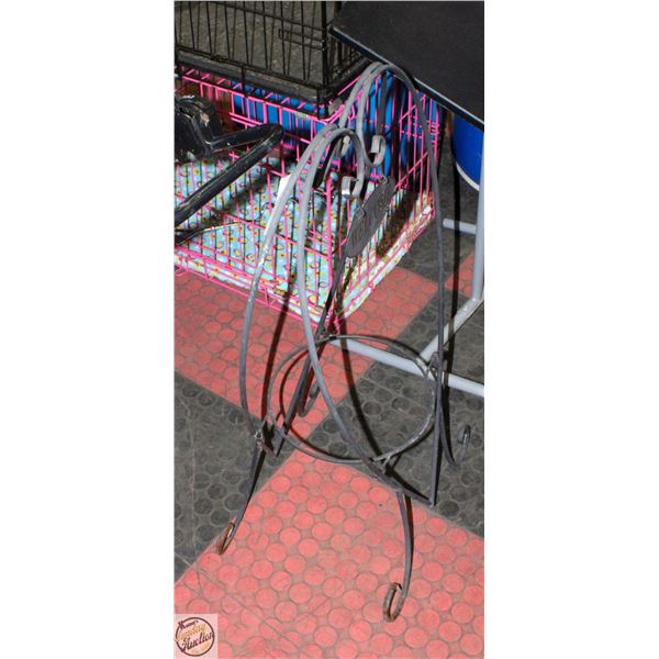METAL PLANT STAND WITH WELCOME SIGN