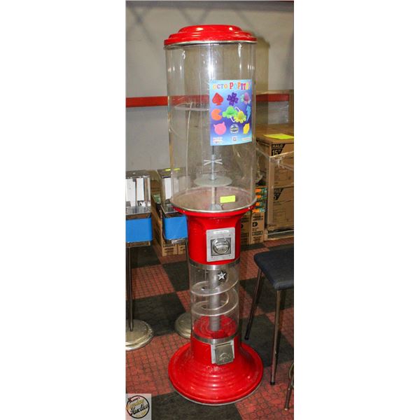 GIANT CAPSULE 2$ VENDING MACHINE NO KEYS