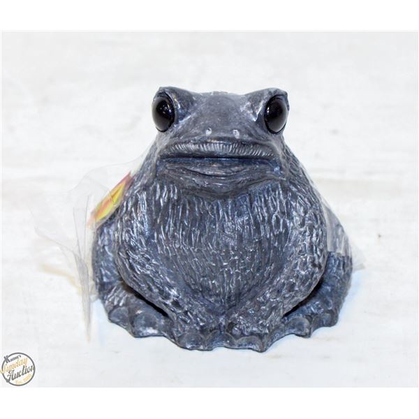 FROG SCULPTURE BY THE WOLF HAND MADE IN CANADA