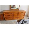 Image 2 : 3 Piece Bedroom Set.