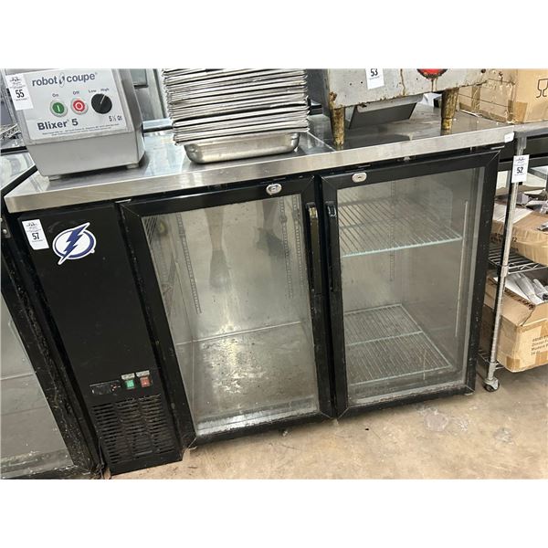 Avantco 4' Worktop Reach In Glass Door Beer Cooler 35°