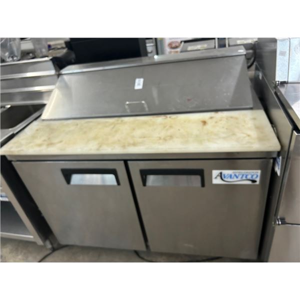 Avantco Rolling 4' Ref Sandwhich Prep (35 Degrees)