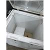 Image 2 : White 2' Chest Freezer (20 Degrees)