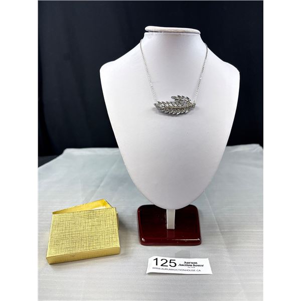 Nice Quality Prong Set Vintage Leaf Rhinestone Pendant Necklace