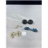 Image 1 : 4 Pairs Of Vintage Clip On Earrings
