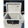 Image 2 : SENTRY 1170 FIRE SAFE SECURITY SAFETY CHEST