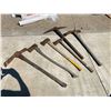 Image 1 : GRUB AXES, FELLING AXES, SPLITTING MAUL, AND PICKAXE; LOT OF 5