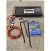 Image 1 : CREEPER, TARPAULIN, CROWBARS, AND JUMPER CABLES