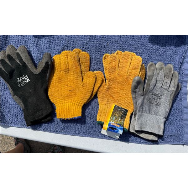 GLOVES WITH GRIPPING SURFACE