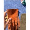 Image 5 : LEATHER MITTENS, LEATHER GLOVES, AND WOOL MITTENS