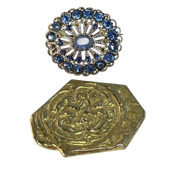 The Goonies (1985) - Pirate Treasure Brooch and Coin