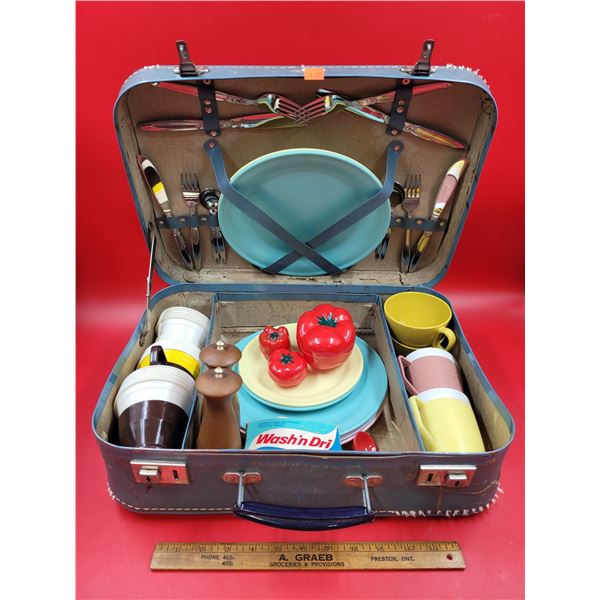VTG Picnic Set w/ Case