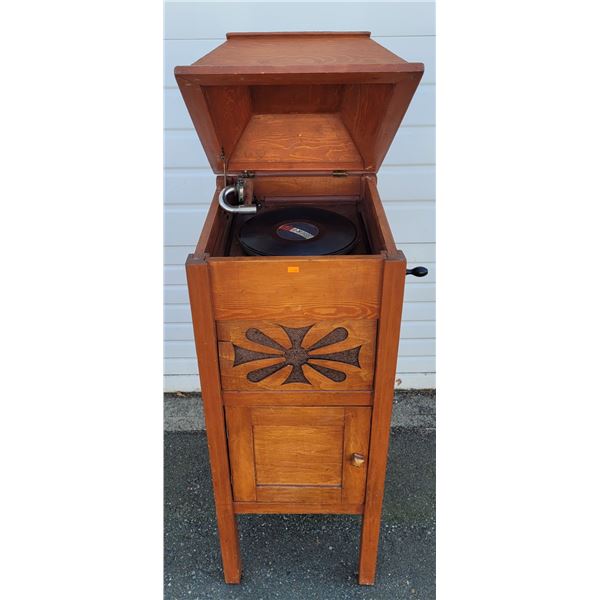Victor Talking Machine Co. Victrola No. 2 Gramophone w/ Gramophone Record Storage
