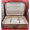 Image 2 : Large VTG Alder Suitcase