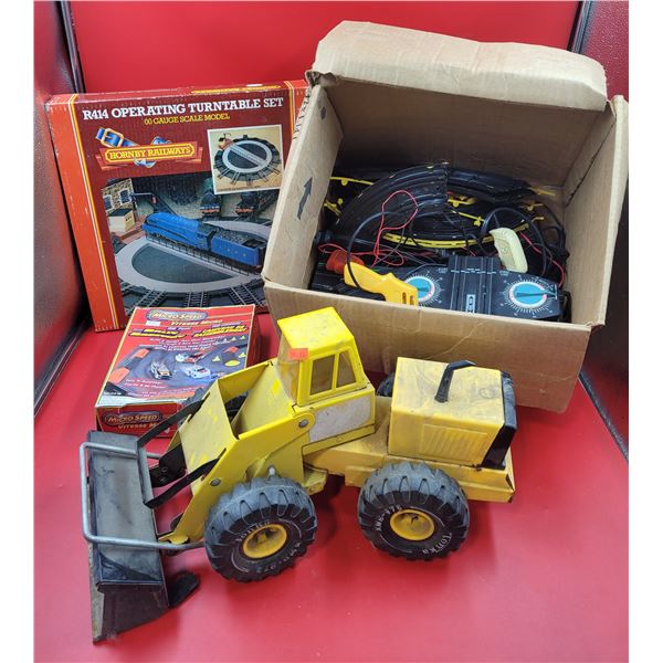 Hornby Railways R414 Operating Turntable Set, Train Railroad Pieces & Toy Lot