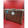 Image 2 : VTG Hardcover Suitcase