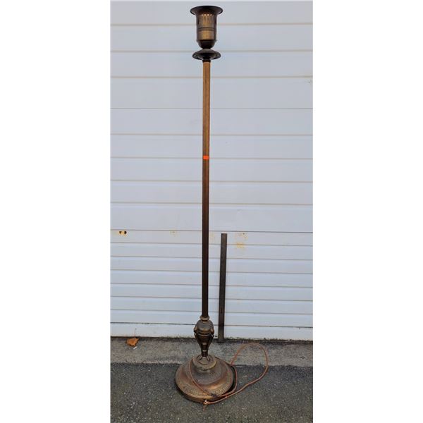 VTG Floor Lamp w/ Ornate Base