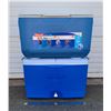 Image 1 : 2 Chest Coolers (Rubbermaid & Coleman)