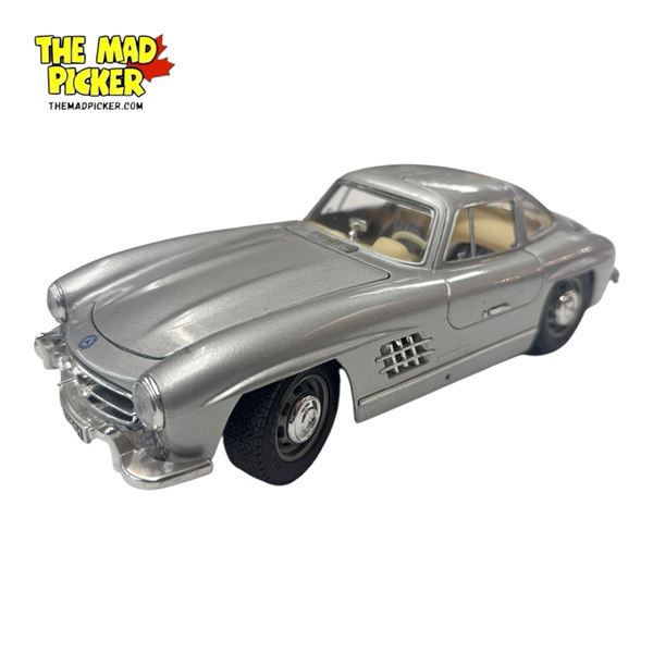 Burago 1:18 Scale Mercedes 300 SL Die Cast Car