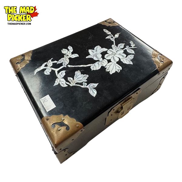 Vintage Lacquered Floral Detailed Jewellery Box