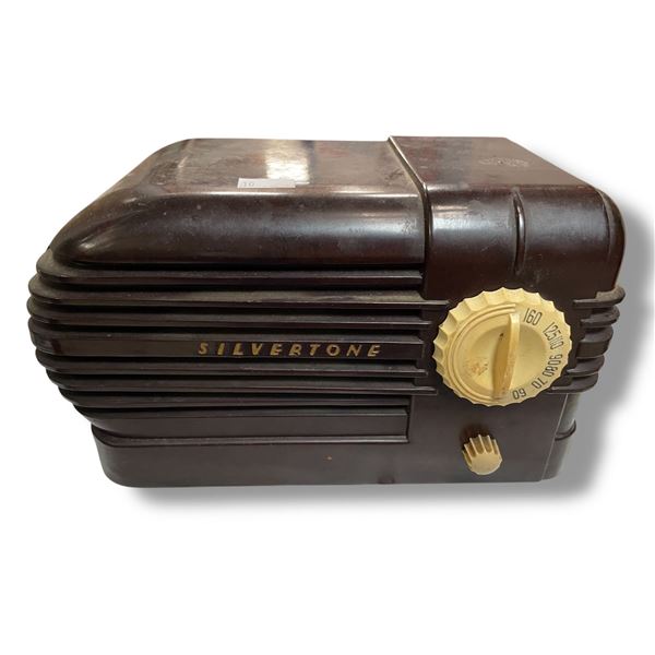 1940 Silvertone Bullet Bakelite Tube Radio Model 6179-A