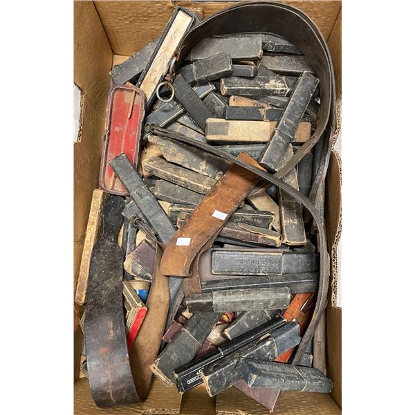 Assorted Vintage Razor Blade Cases