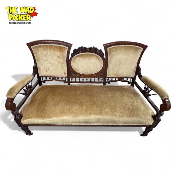 Beautiful 3x Seater Settee