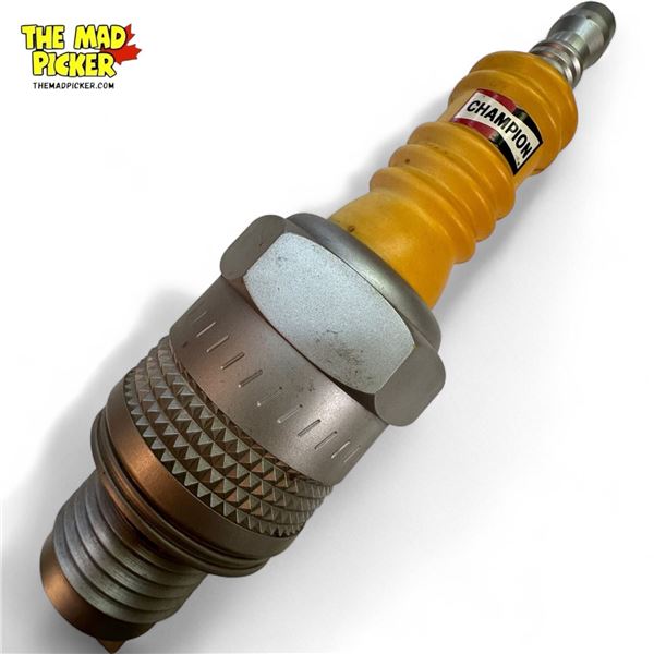 Vintage Champion Spark Plug Am/FM Radio
