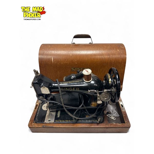 Vintage Singer Sewing Machine JC370905